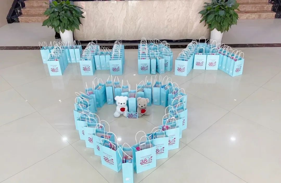 知禮儀 塑形象 打造職業(yè)女性新標桿