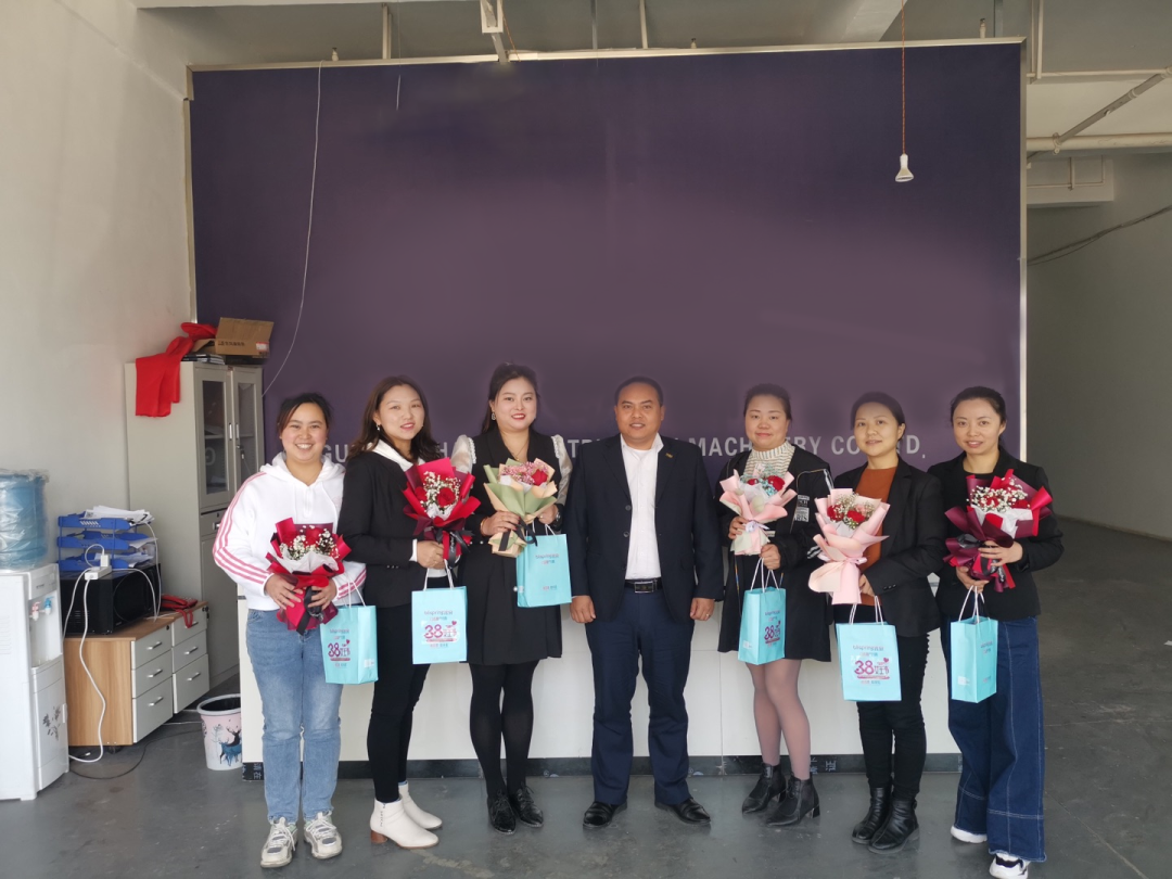 知禮儀 塑形象 打造職業(yè)女性新標桿