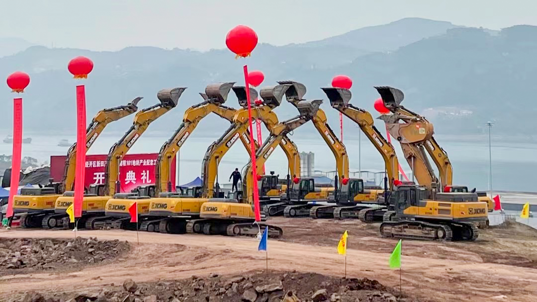 通江達(dá)海！徐工挖機(jī)助力萬州現(xiàn)代物流樞紐港建設(shè)